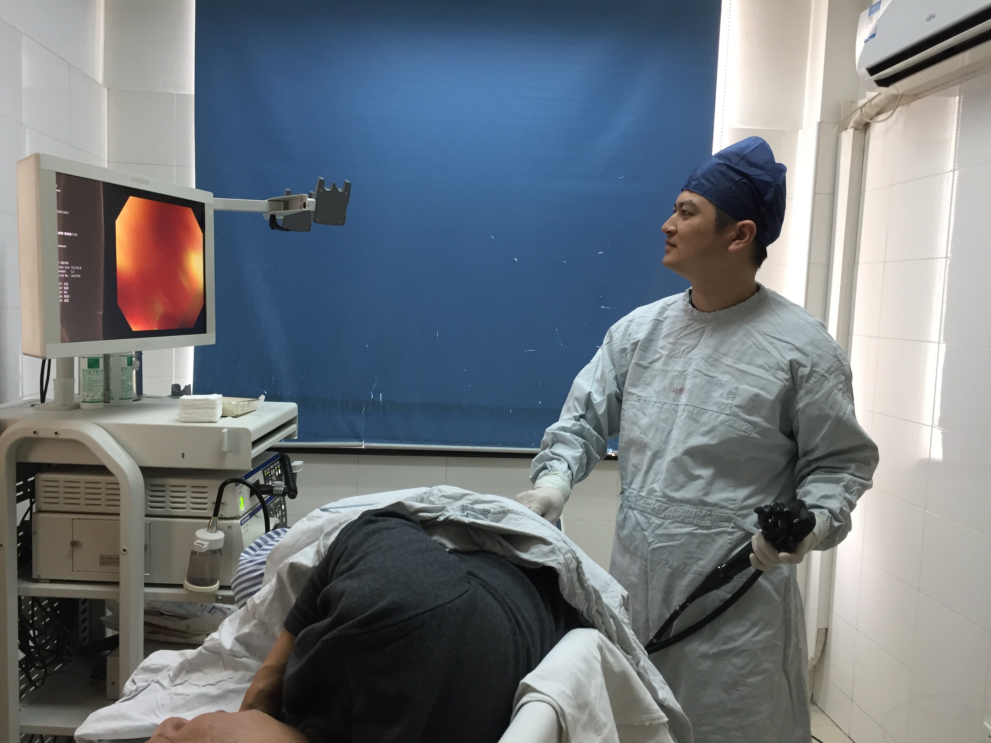 快快行动起来,动员身边50岁以上的老人将肠镜检查项目纳入体检的清单