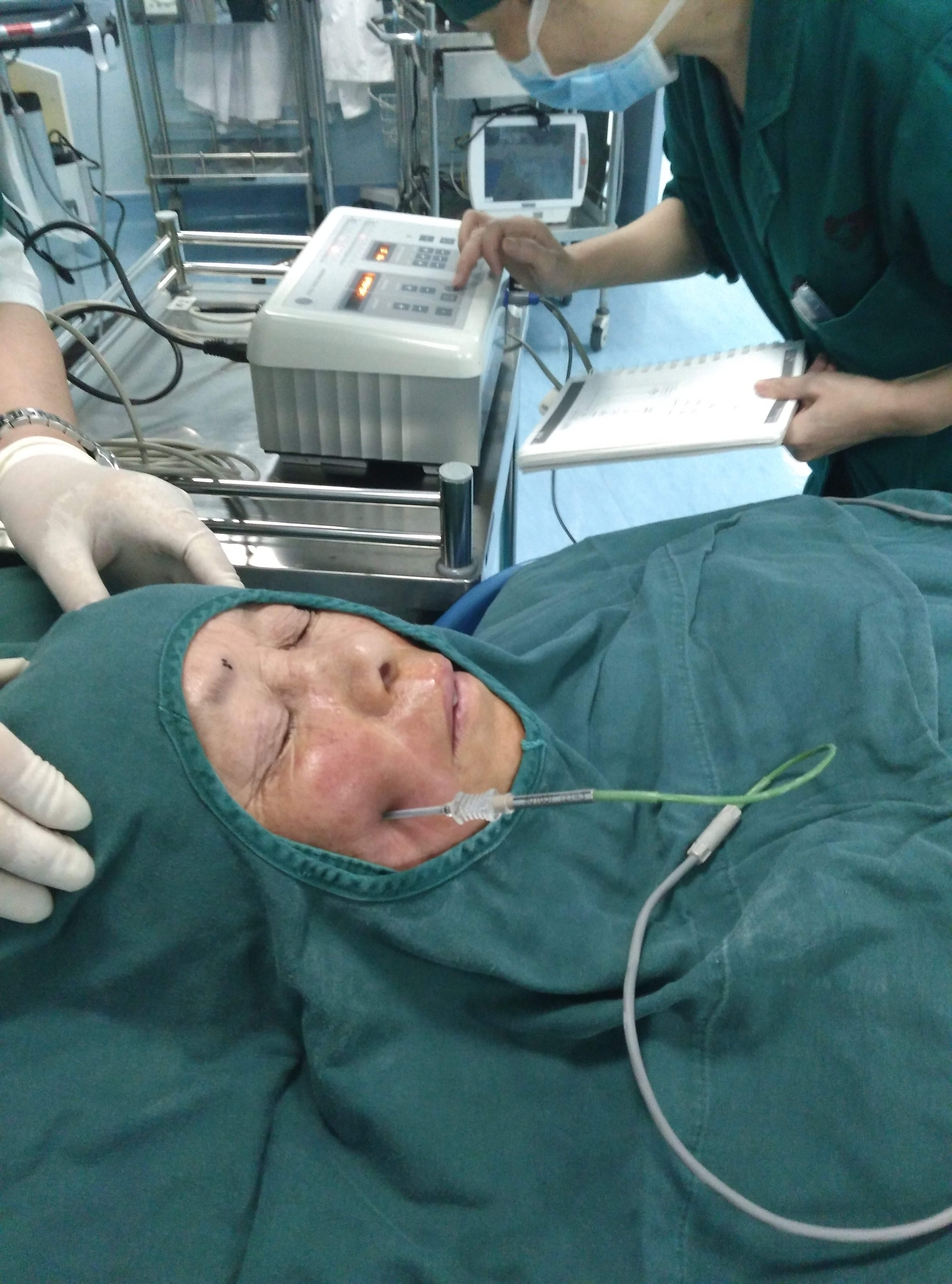 三叉神经半月神经节微球囊扩张术以及射频热凝术为难以耐受开颅手术和