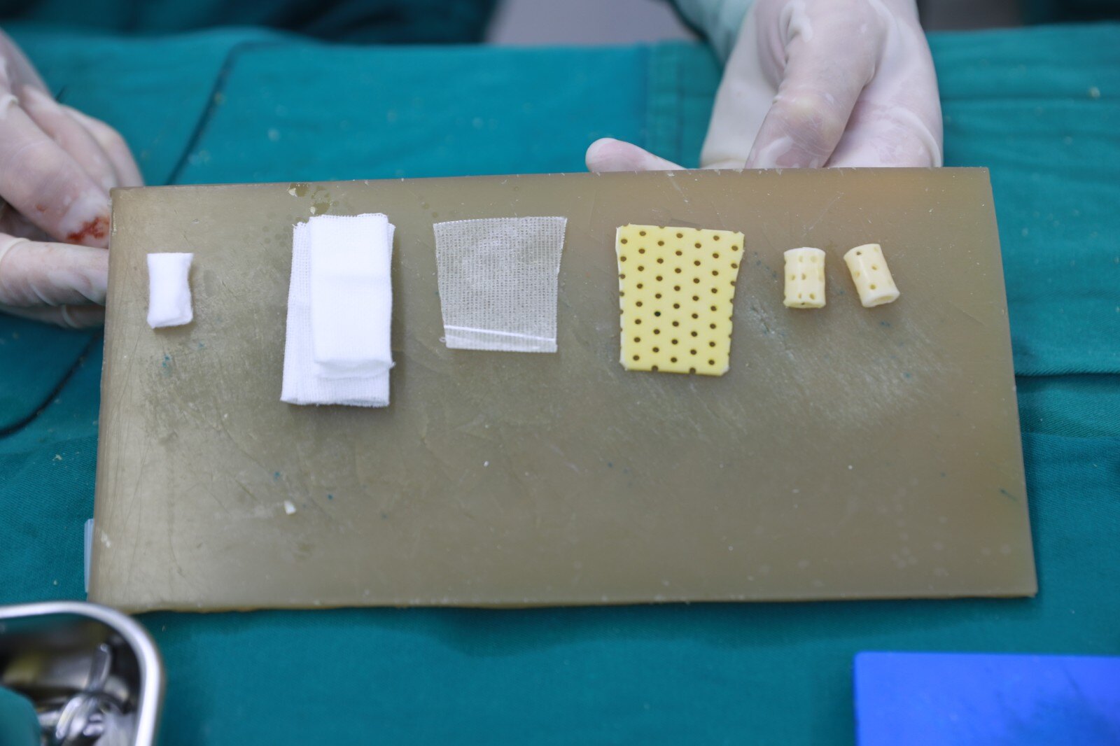 鼻整形术后如何正确佩戴鼻夹板