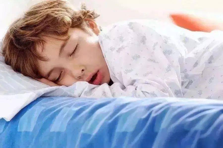 孩子夜间睡觉打呼噜有可能是鼻中隔偏曲