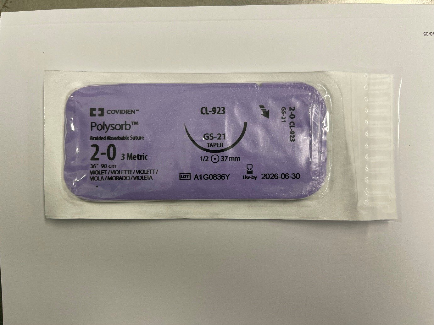 我们的回答是肯定的:可以美容缝合,术后疤痕小,膝关节功能好,自信心更