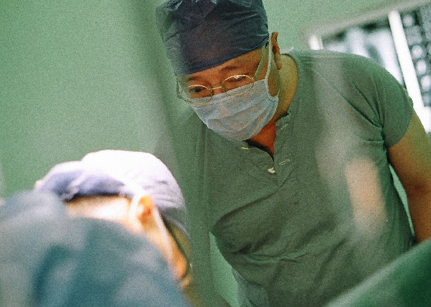 盛名传医坛 桃李满天下——记贴心医生丁嘉安教授