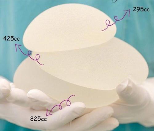 平胸的求美者不建议做太大的胸假体,因为你的皮肤会很紧,做出来会很假
