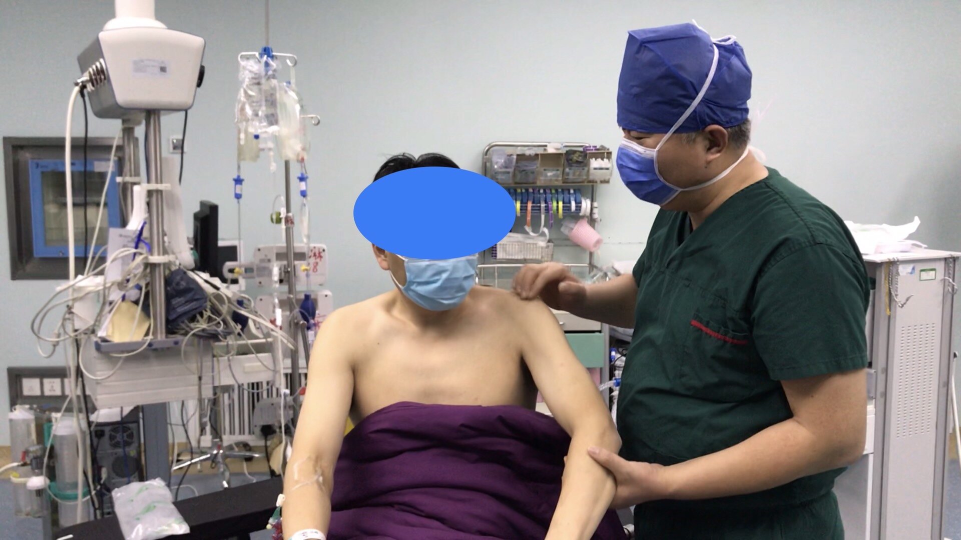 小儿麻痹症后遗症患者长期扶拐杖导致肩膀疼痛是怎么回事儿?