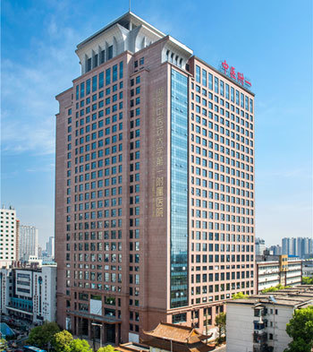 杨秉秀(妇产科)1936年3月出生.