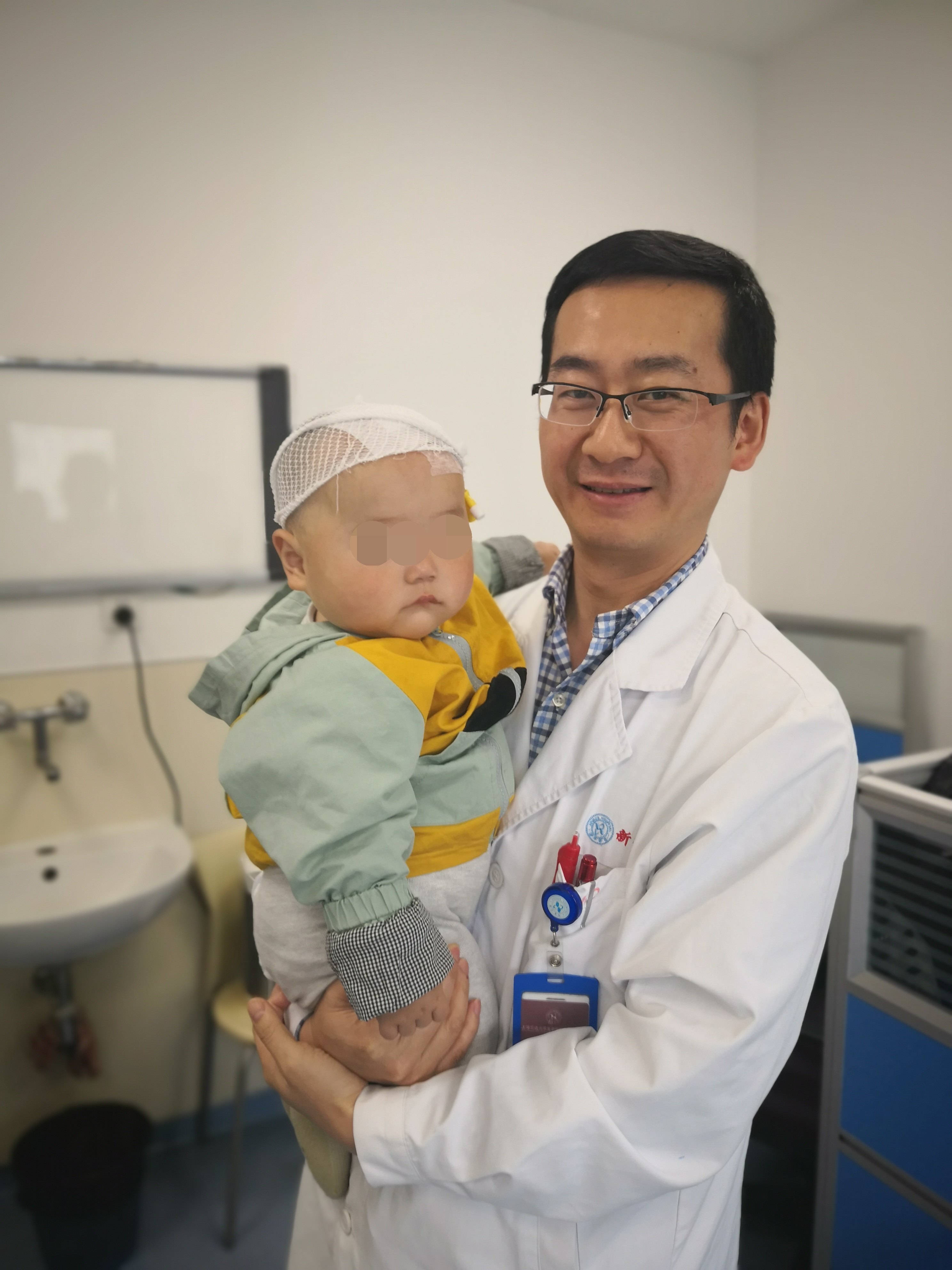 鞍上池蛛网膜囊肿的微创治疗