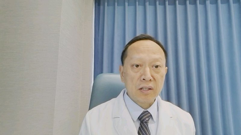 奇怪，这么明显的黄斑前膜居然没有视物变形，需要做手术吗？