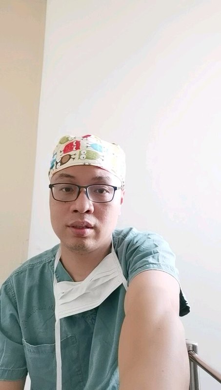 声带小结息肉术后喉外肌放松操