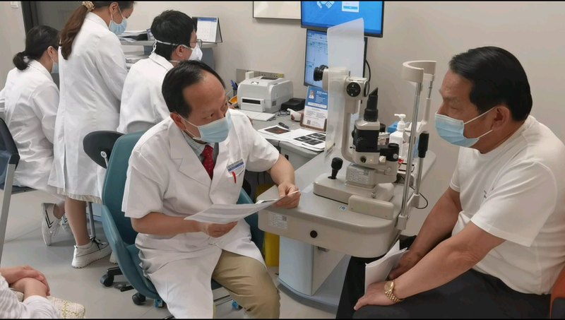 如何治疗少见的双眼男性黄斑前膜？