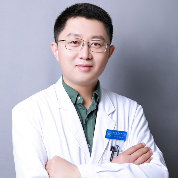 21岁，腰椎峡部裂四钉修复术后，三个月了，脚走路还是发热发胀这正常不正常
