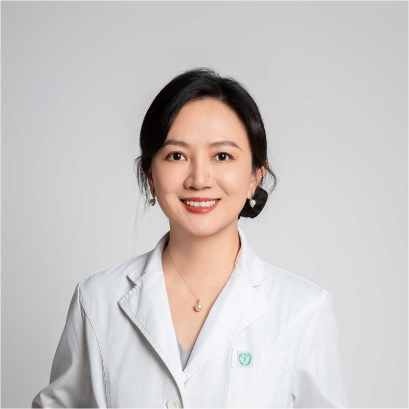 你好，蒋主任。三周岁儿童，双眼250度，离焦眼镜用新乐学，还是兴趣控更好？