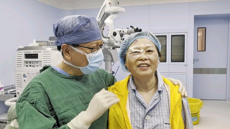 全国爱眼日最好的礼物：顺利完成3600超高度近视眼及白内障手术（已取得患者同意）