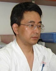 男孩20岁内痔便血用啥药，现在用的是马应龙麝香痔疮膏。