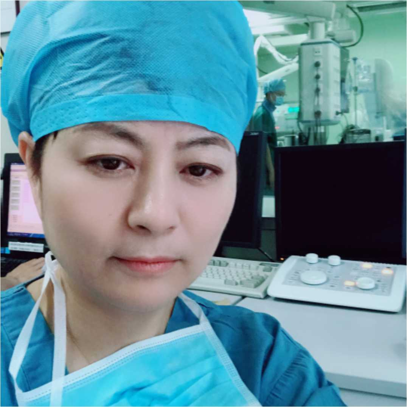 张主任，老人做了冠状动脉造影快一年了，现在手术的那只右手，几个手指和手掌还有点肿痛发白，静脉彩超没事