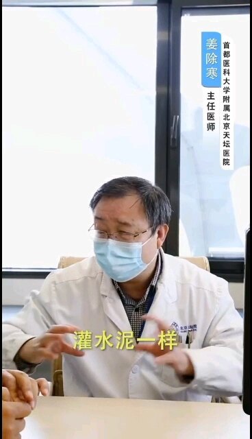 弹簧圈是用来栓塞动脉瘤的，胶是栓塞脑血管畸形的。为什么脑血管畸形也会用到弹簧圈？