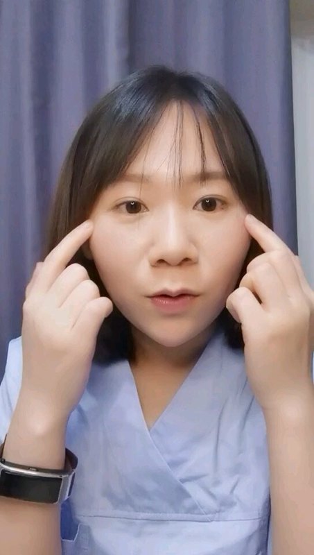 压力性紫癜—眼睛周边的出血点，不用担心